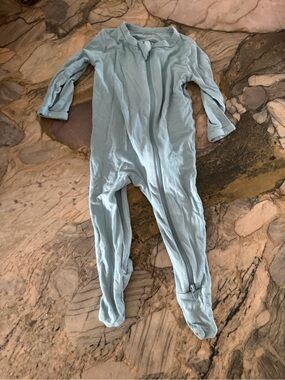 KYTE BABY Light Blue Kids One-Piece Zipper DUSTY BLUE 3-6